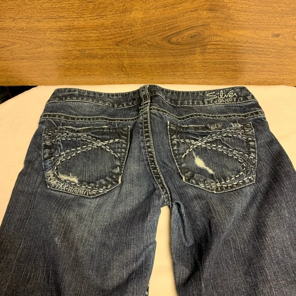 Silver jeans Tuesday style 28/31 dark wash minimal
Distressing wide leg - Picture 7 of 9